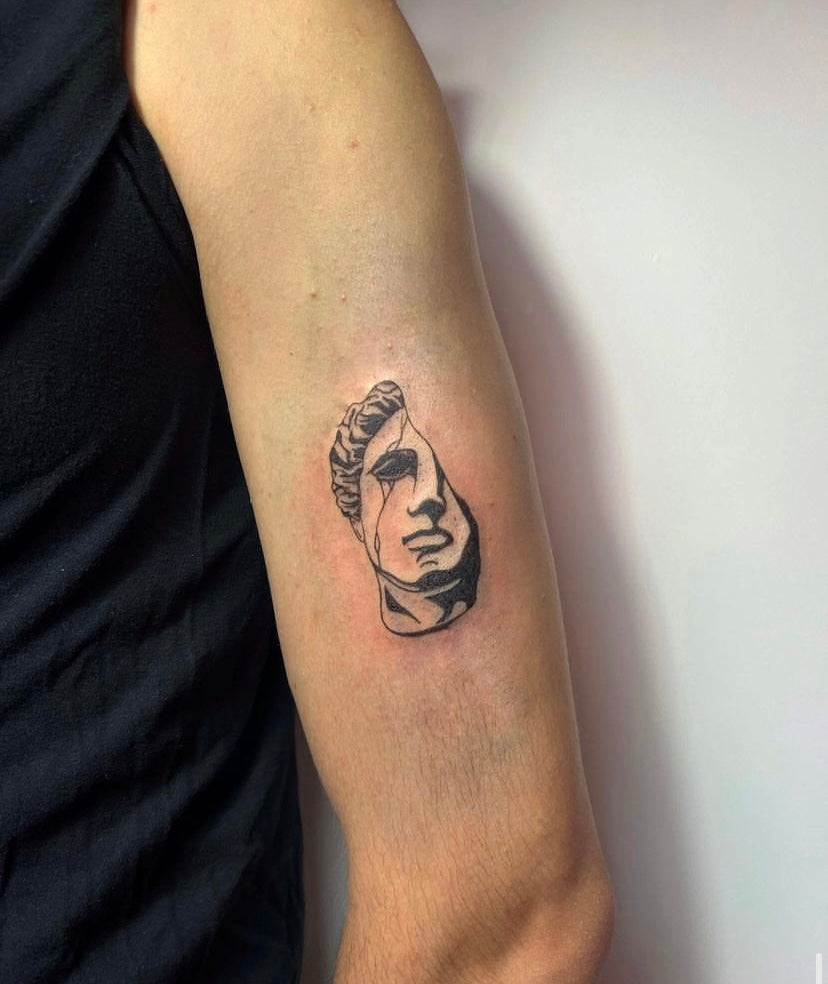 Tatouage entre 5 et 10 cm arrhes